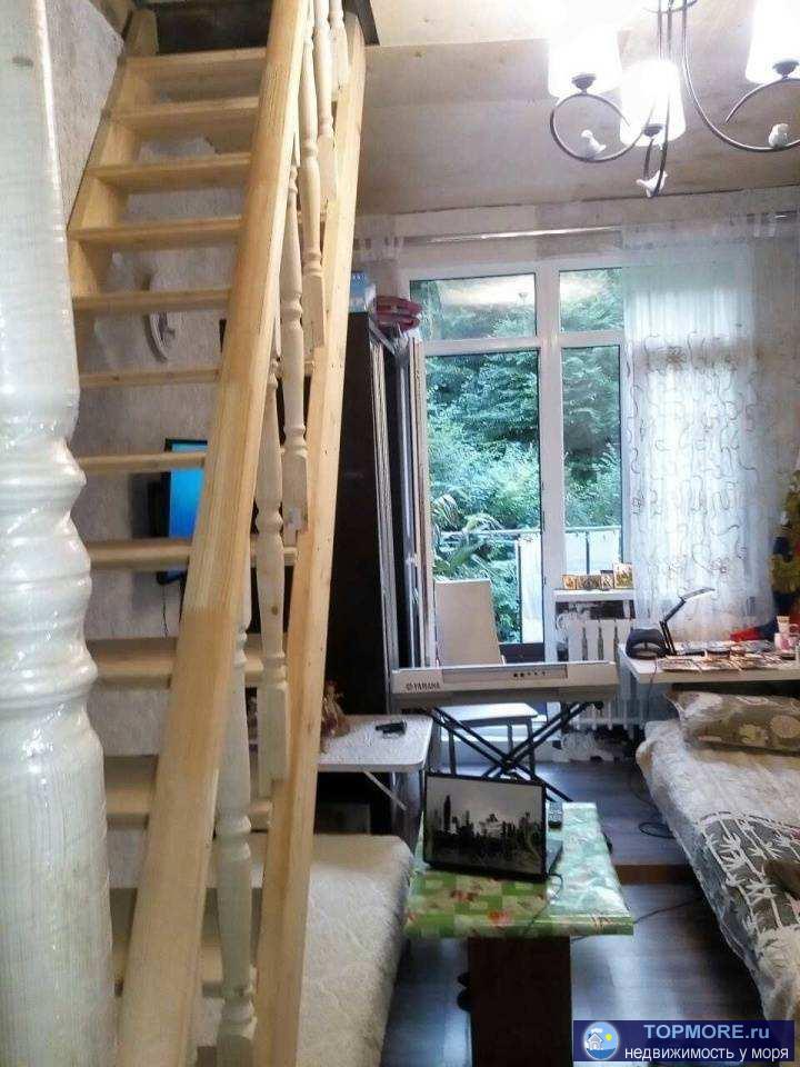 Продажа / Квартиры, Сочи, Делегатская улица, 6 500 000 р. продам 2Х уровневую студию, лифт, газ. котёл. С обстановкой И лестницей. балконы В заповедный лес юридически... - 2