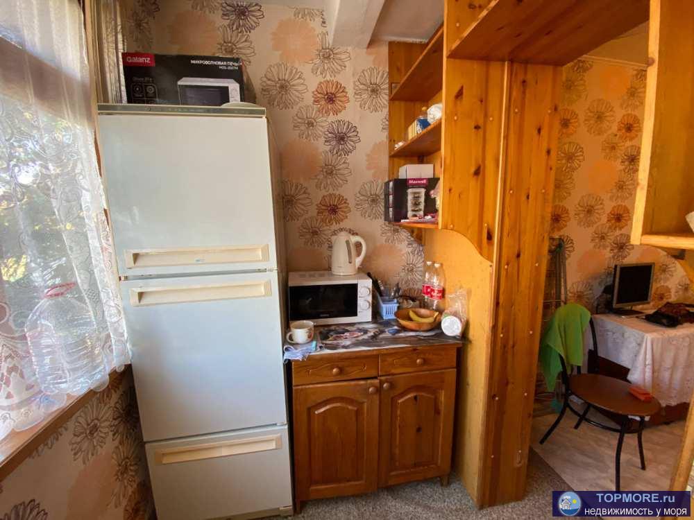 Продается малосемейка. 18 кв м , сан узел узаконен. вид на зелень. Рядом автобусная остановка, магазины.   - 1