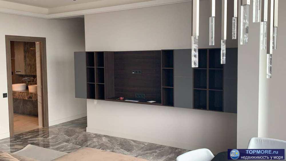 В продаже шикарная 3-х комнатная квартира с дорогим ремонтом (тёплые полы, домофон, мебель, техника) в центре города...