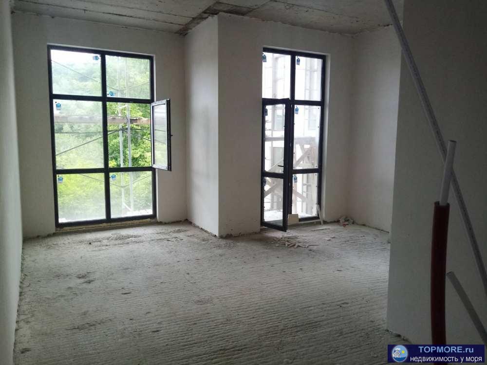  Светлая квартира с тремя панарамными окнами и балконом. В центре курорта Мацеста. До остановки,магазинов идти 3...