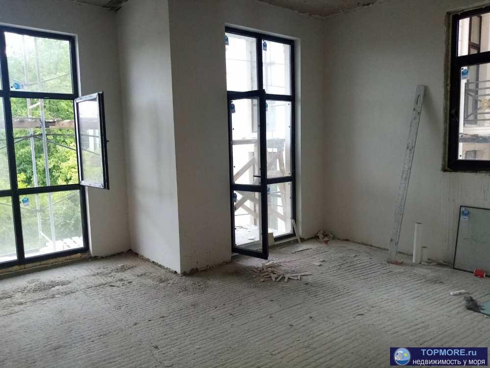  Светлая квартира с тремя панарамными окнами и балконом. В центре курорта Мацеста. До остановки,магазинов идти 3... - 2