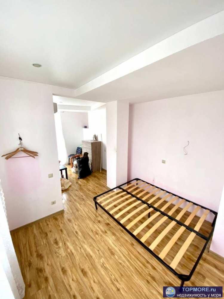 Продаю светлую, угловую квартиру общей площадью 36 кв.м. с 3 окнами в районе Светлана. Квартира распланирована в 1...