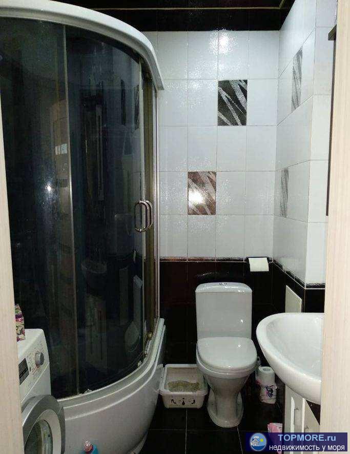 Продаем квартиру с новым ремонтом (1.5 года), делали для себя. Рядом имеются магазины  Пятёрочка, Красное и белое,...