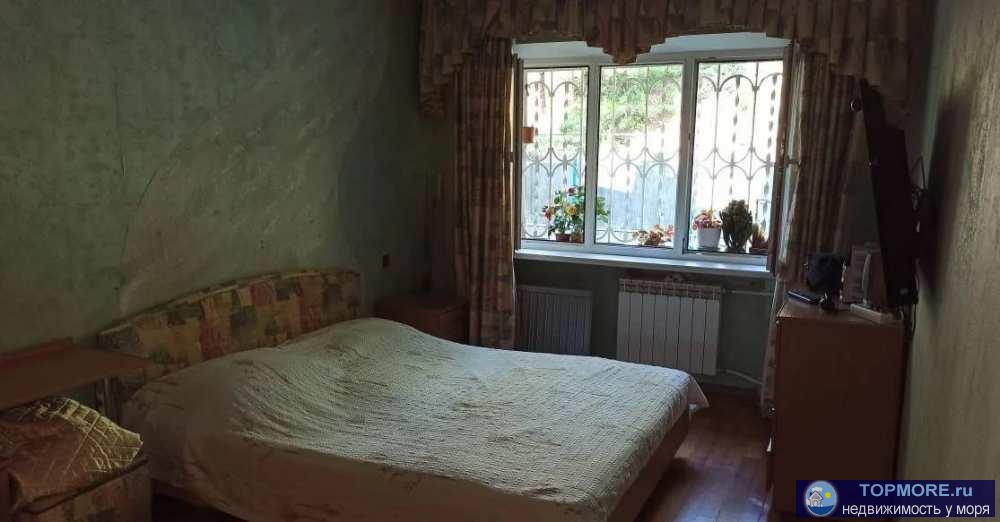 Продаю 2-х комнатную квартиру в самом центре Сочи.Планировка: прихожая, совмещённый санузел, кухня, 2 спальни и... - 1