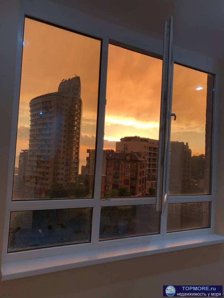 Продаётся 2-комн. квартира с ремонтом. Дом бизнес класса, вид на море и Морской Порт. Очень хорошая локация.  - 2