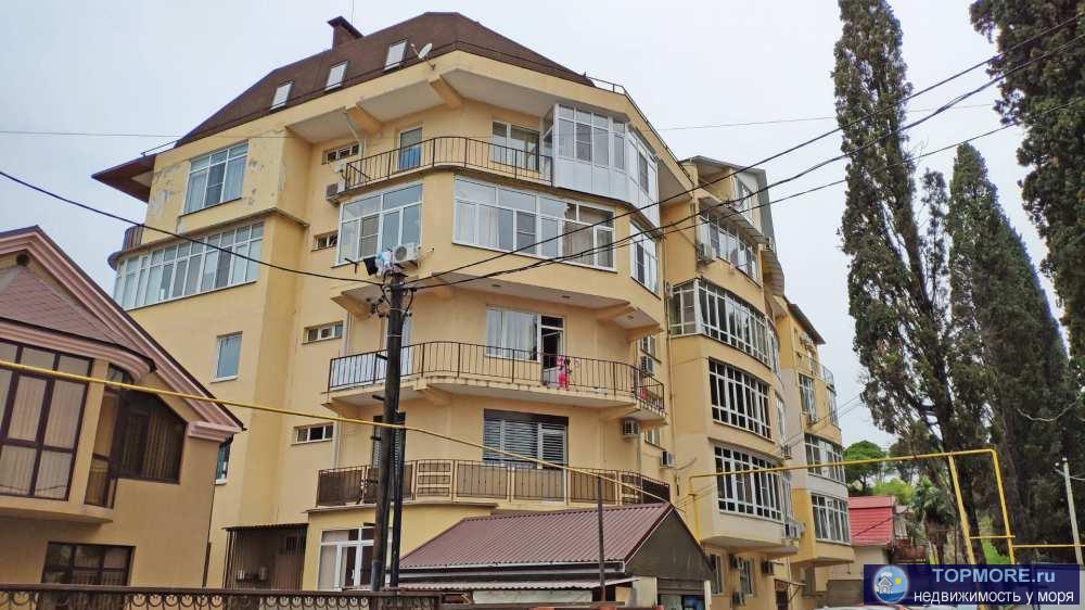 2 комнаты, По документам площадь 47,5 по факту примерно 60, т.к. лоджию совместили с комнатами. Статус: жилое...