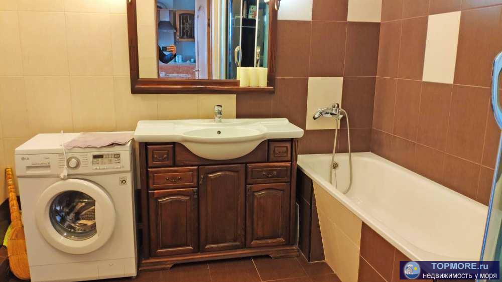 2 комнаты, По документам площадь 47,5 по факту примерно 60, т.к. лоджию совместили с комнатами. Статус: жилое... - 2