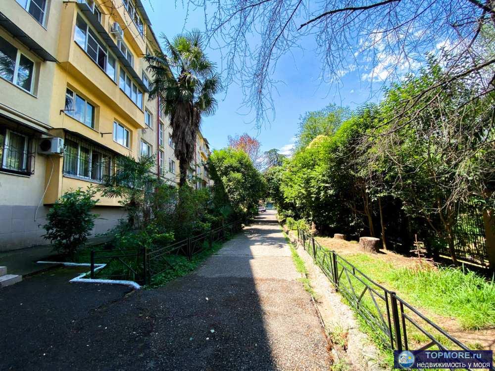 Двухкомнатная квартира в самом центре города. Качественный, капитальный ремонт. До жд вокзала и морпорта 5 минут... - 1