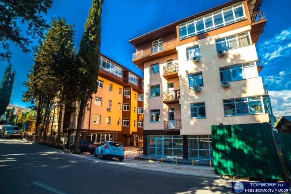 Двух уровневая квартира с ремонтом боковой вид на море. Первая  остановка от ул. Виноградной. Магазины, остановка...