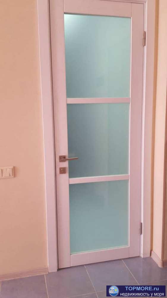 Двух уровневая квартира с ремонтом боковой вид на море. Первая  остановка от ул. Виноградной. Магазины, остановка... - 2