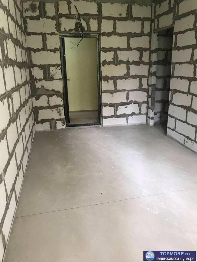 Срочная продажа квартиры в черновой отделке, статус жп, сделана растяжка, теплый пол, разводка сантехники. Переуступка. - 1