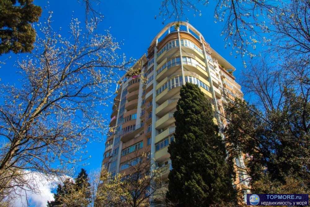 Самый центр Сочи.Садики, школы - в шаговой доступности.Рядом несколько крупных продуктовых магазинов.Мебель и техника... - 2