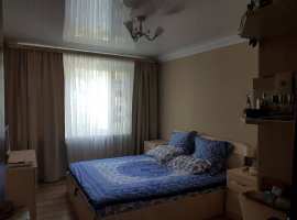 Продается просторная  трех комнатная квартира в Дагомысе . Три...