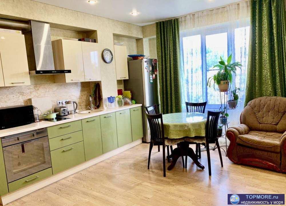 Квартира с хорошим ремонтом. Потрясающий вид из окнаДо остановки 5 минут. Рядом много магазинов, кафе.Экологически...