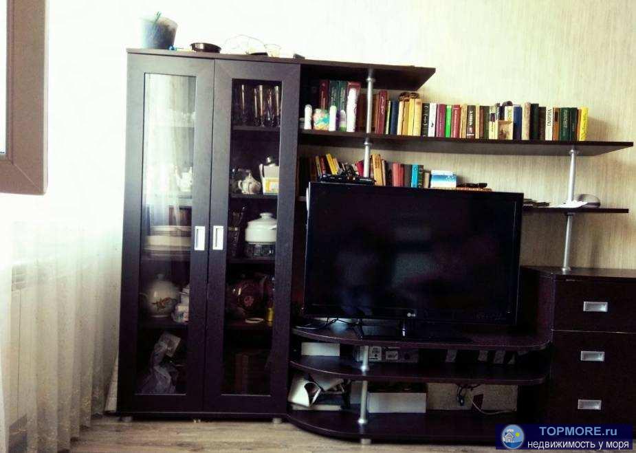 Продаю, дом монолит, чистый подъезд, дом находится в самой жилой части дагомыса, все!Рядом аптеки, магазины, детские...