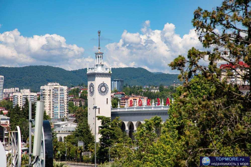 Апартаменты в центре Сочи. Центрее не бывает, только администрация города. Из номера вид на пальмы и самую лучшую и... - 1