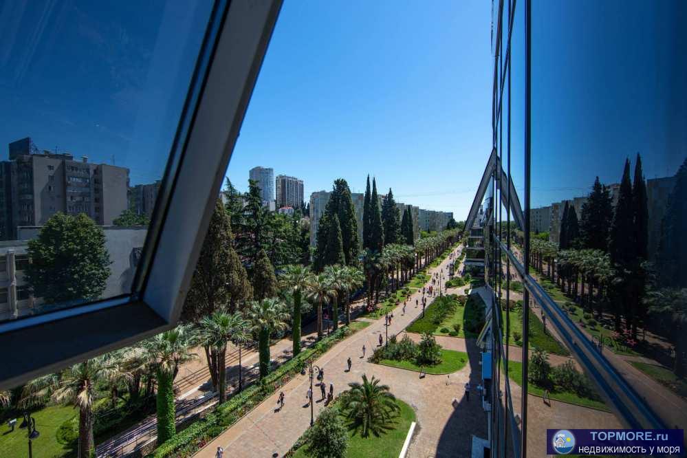 Апартаменты в центре Сочи. Центрее не бывает, только администрация города. Из номера вид на пальмы и самую лучшую и... - 2