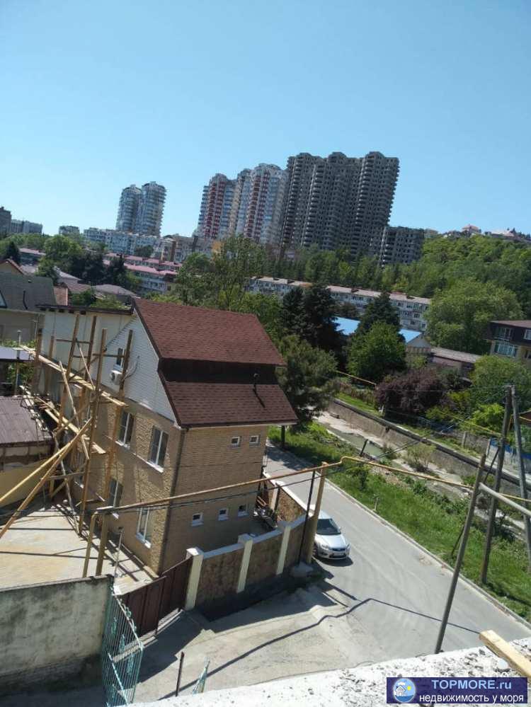 Продам 2-х уровневый аппартомент в доме бизнес класса! Панорамное окно под потолок! Дивный вид на блогоустроенную...