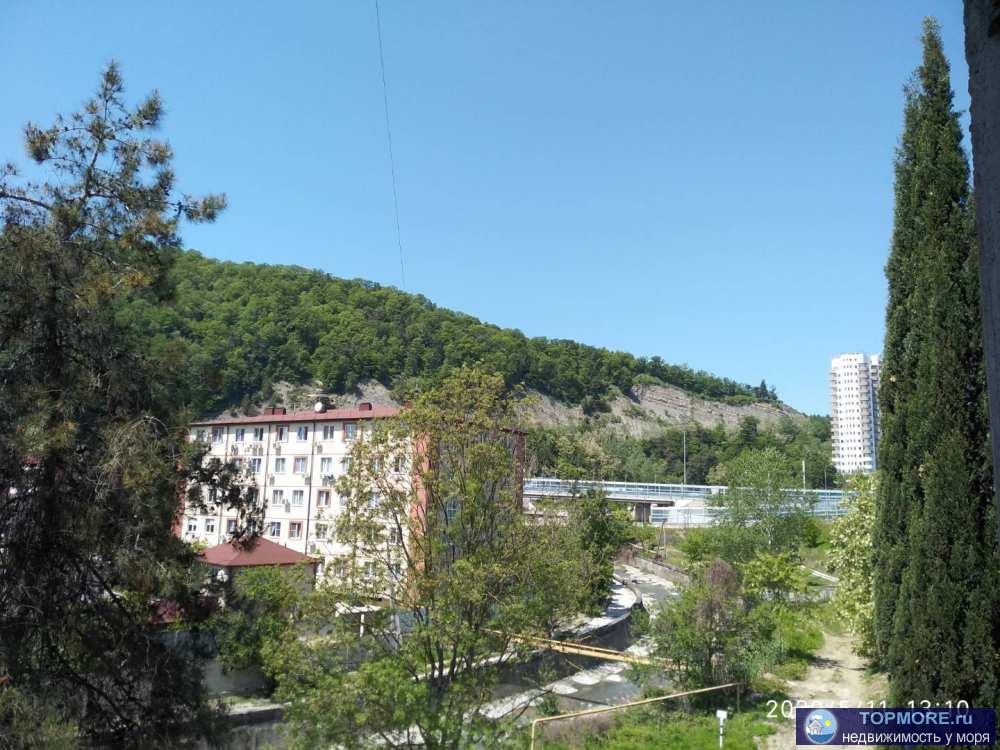 Продам 2-х уровневый аппартомент в доме бизнес класса! Панорамное окно под потолок! Дивный вид на блогоустроенную... - 1