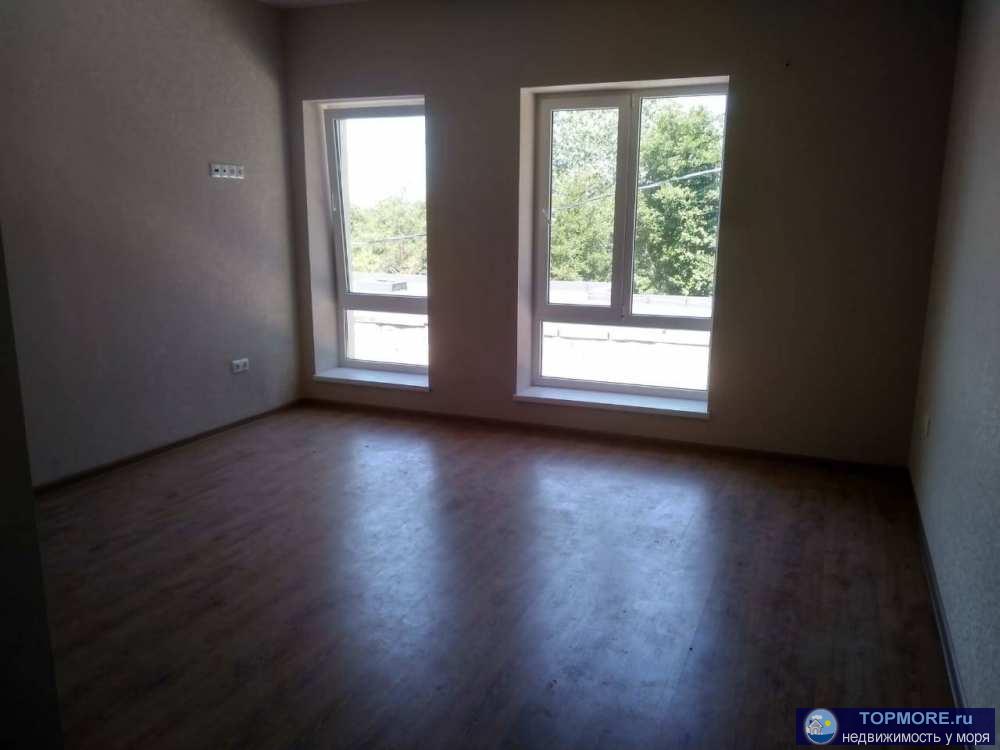 Продаю квартиру в районе Изобильная с видом на горы и лес. В квартире выполнен ремонт, выделен санузел, два окна... - 2