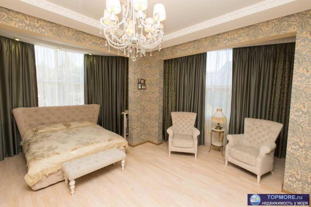 Светлая и уютная квартира в элитном доме золотого треугольника города курорта Сочи!  Дом расположен в...