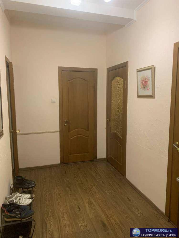 Продается 3-комнатная квартира 70 кв.м. в очень тихом, уютном месте.  Выполнен качественный ремонт. Высота потолков 3... - 1