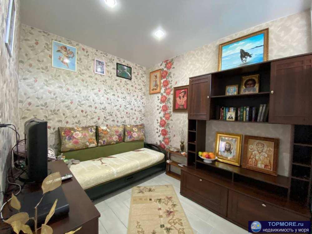 Продаю 2 комнатную с хорошим ремонтом.Две спальни и кухня гостиная. Красивы вид на город и горы. Лифт. Рядом с домом... - 1