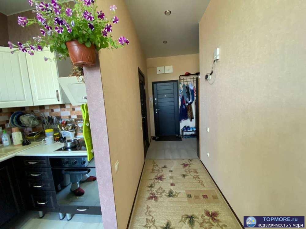 Продаю 2 комнатную с хорошим ремонтом.Две спальни и кухня гостиная. Красивы вид на город и горы. Лифт. Рядом с домом... - 2