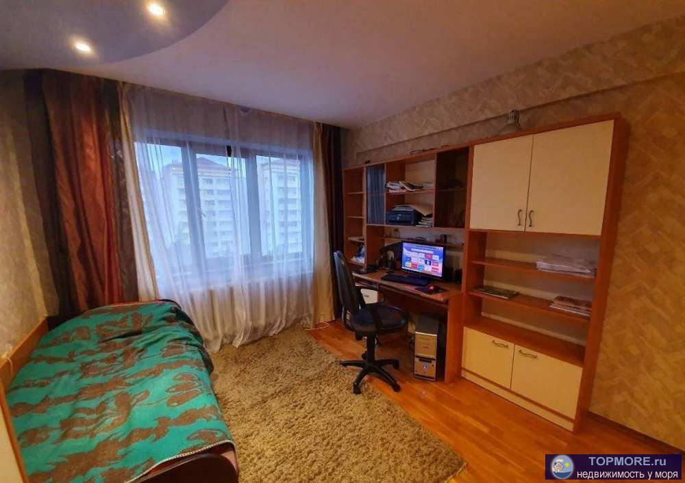 Продам квартиру на Макаренко- 3 комнаты- просторная кухня- объединённый санузел- пол паркет/камень- окна пластиковые,...