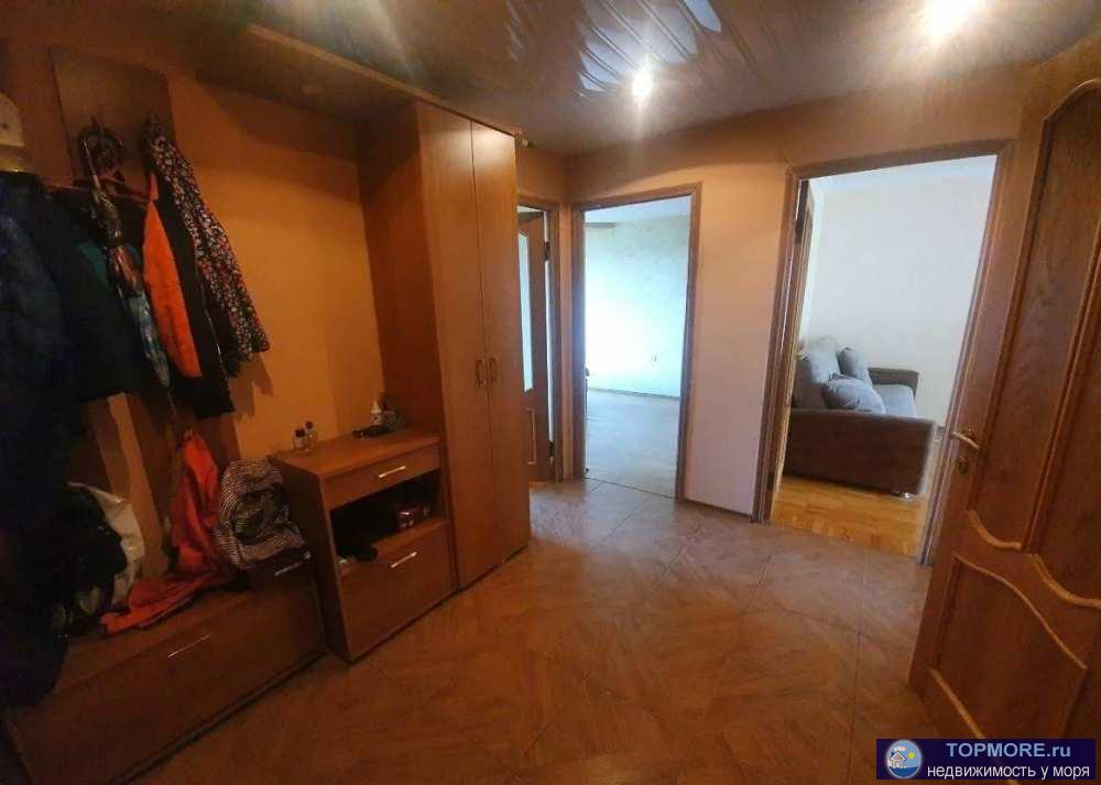 Продам квартиру на Макаренко- 3 комнаты- просторная кухня- объединённый санузел- пол паркет/камень- окна пластиковые,... - 2