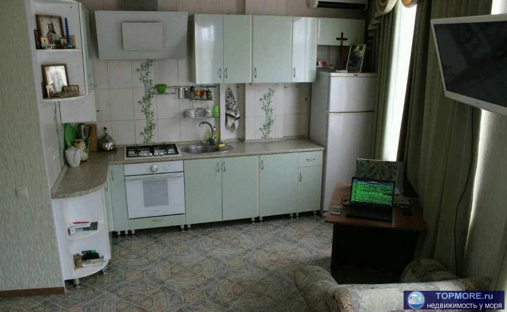 Продается квартира студия. Со всей мебелью и бытовой техникой. Газовая плита, два окна. Хороший район. До тц Море...