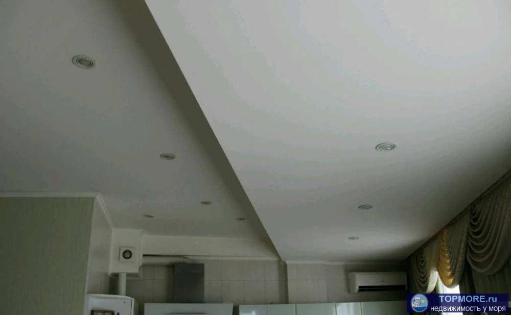 Продается квартира студия. Со всей мебелью и бытовой техникой. Газовая плита, два окна. Хороший район. До тц Море... - 2