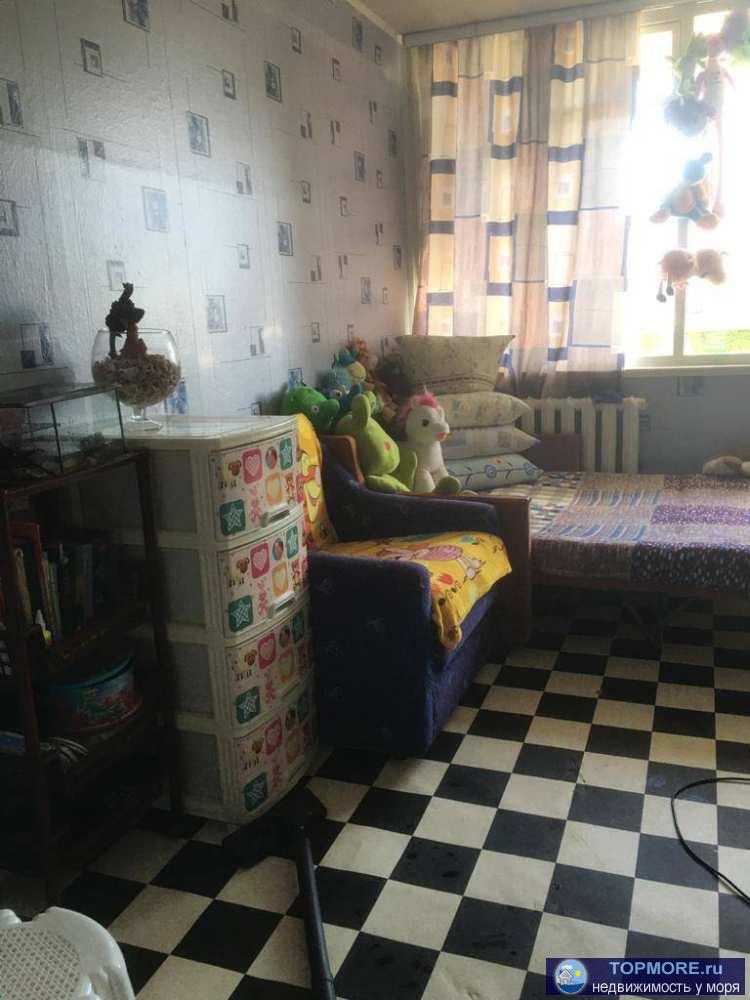 В г. Сочи по центральной улице рпгт Лазаревское на пятом этаже пятиэтажного дома продается квартира. Развитая... - 1