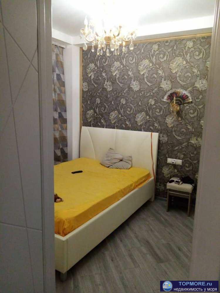 жк Уютный квартал.Продается студия с хорошим ремонтом, как говориться делали для себя и на ремонт и материалы не...