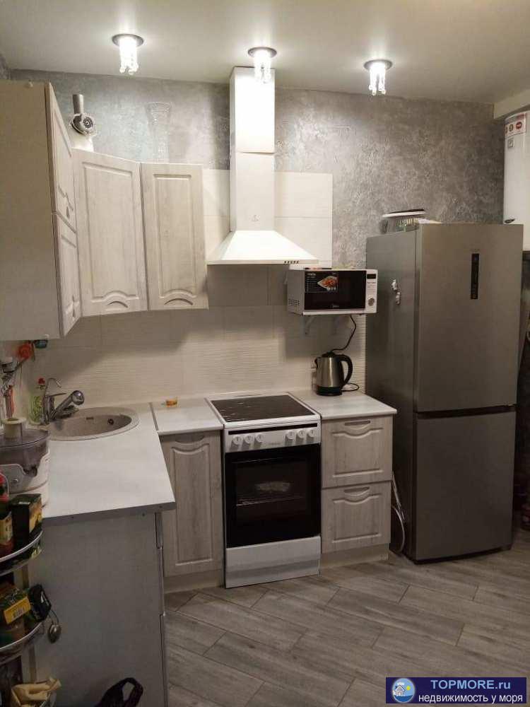 жк Уютный квартал.Продается студия с хорошим ремонтом, как говориться делали для себя и на ремонт и материалы не... - 1