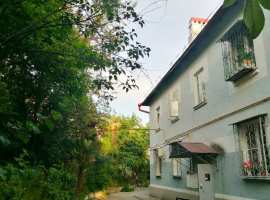 Продаю квартиру в Завокзальном районе, дом утопает в зелени,...