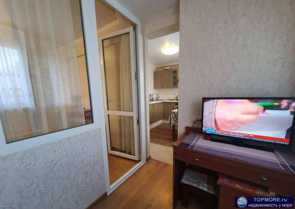 Квартира с ремонтом. Расположена на 2-м этаже. Угловая, жилая лоджия, после капитального ремонта, заменены -... - 2