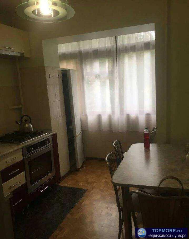 Светлая ,уютная 3-ех комнатная квартира на 2 этаже 5-этажного жилого дома .дом тёплый кирпич-монолит .Из окон...