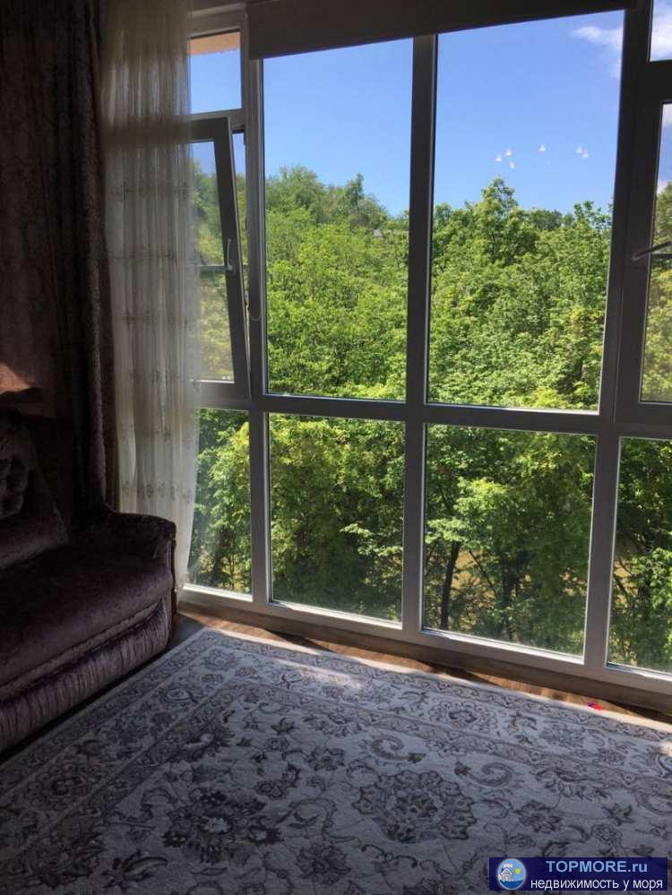 продаю отличную студию с евроремонтом! в квартире панорамные окна ,вид на зелень! в квартире индивидуальный...