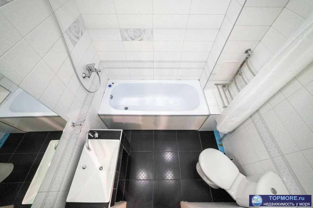 Продаётся большая уютная двух комнатная квартира в центральном районе Сочи, с великолепным видом на море.3 этаж из 4,...