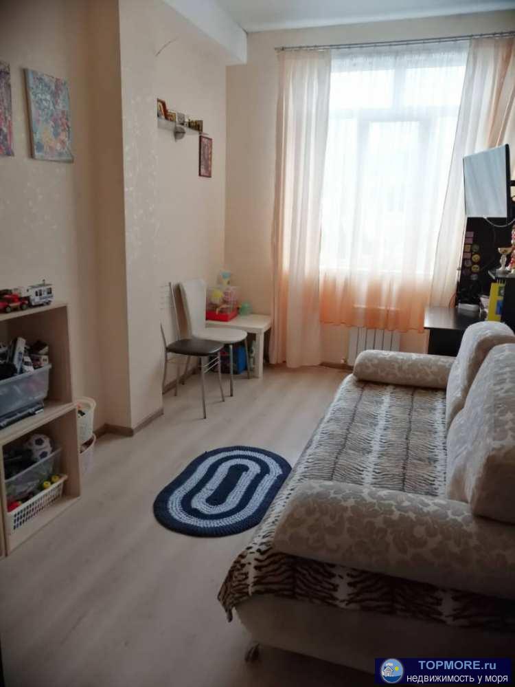 Продается полноценная двухкомнатная квартира.Две спальни и кухня гостинная.Газ подключен.В квартире теплые полы,счета... - 2