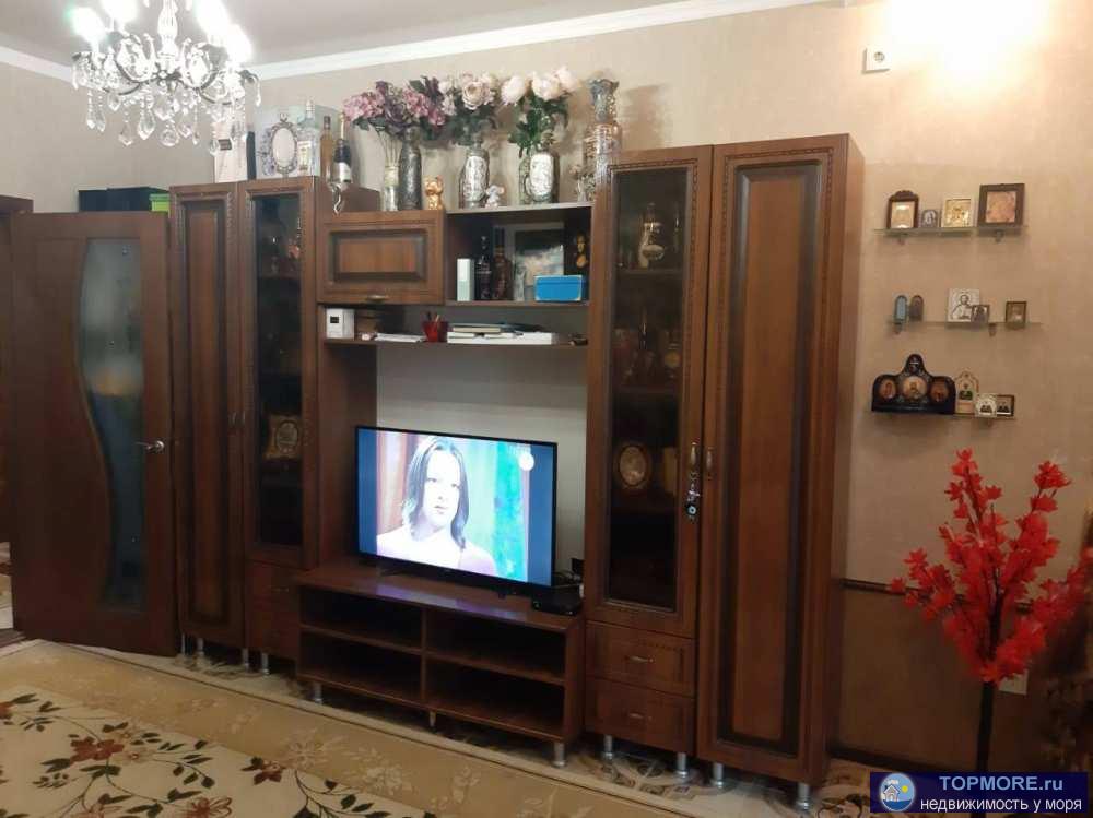 Продаётся отличная светлая и тёплая 1 комнатная квартира на первом этаже в жилом комплексе Голден Сити.Идеальный... - 1