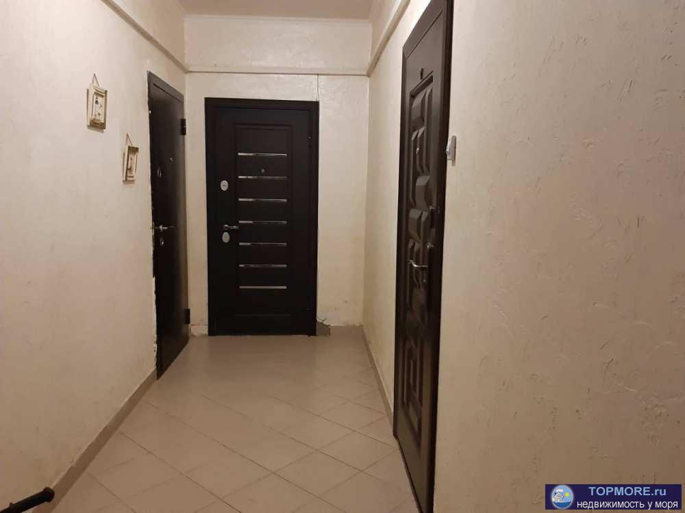 Продаётся отличная светлая и тёплая 1 комнатная квартира на первом этаже в жилом комплексе Голден Сити.Идеальный... - 2