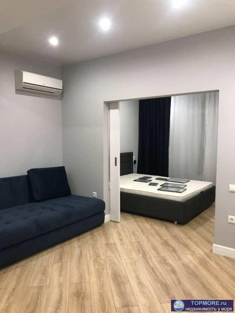 продаю 1 комн. кв. площ. 43 кв.м. на 3 эт. 3 этажного дома . Газ,вода , центральные , газовый котел , вид а море 5...