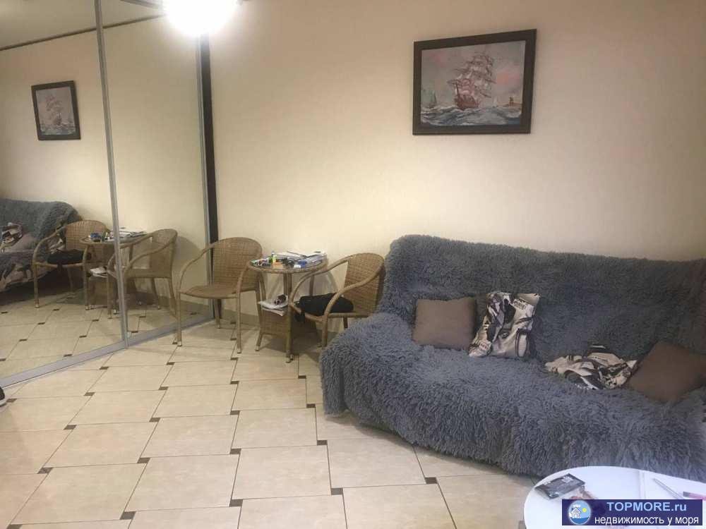 Продам 1 кв. на 4 эт. 5 этажного дома площ.30 м.кв. Есть все для проживания , хороший ремонт мебель итальянская ,...