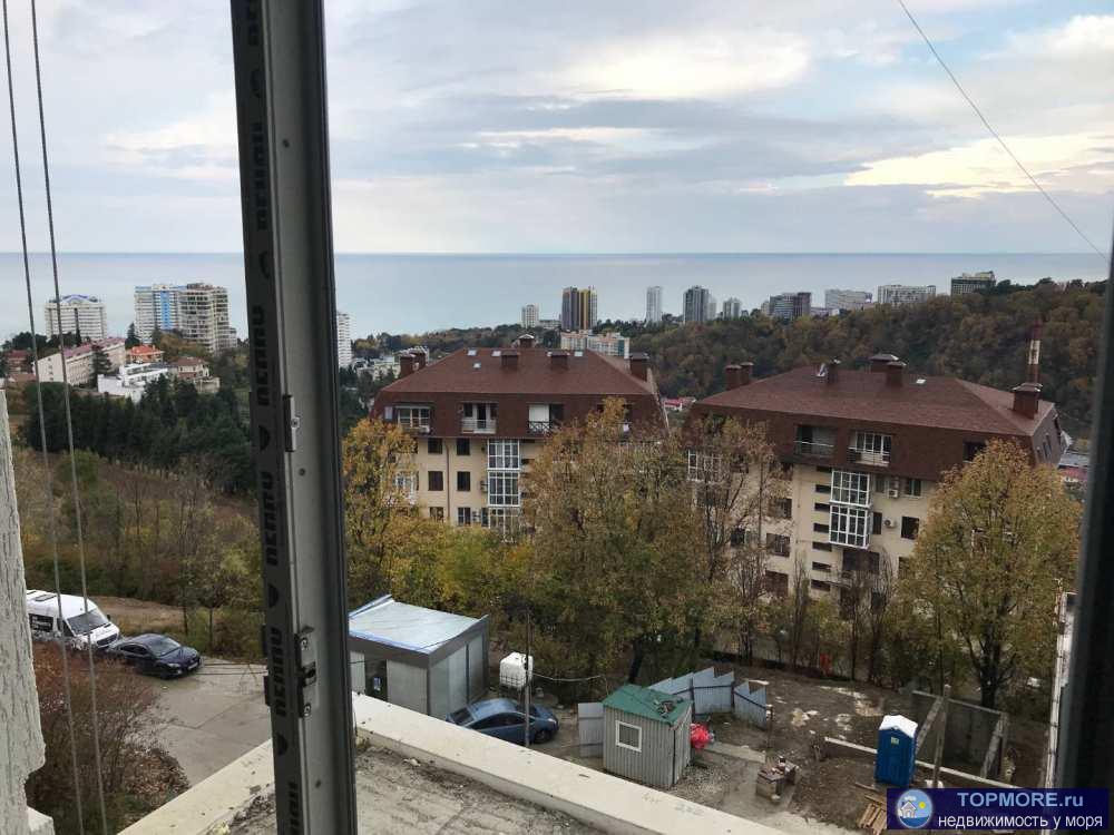 Продается новая, с потрясающим видом на море и центр просторная квартира