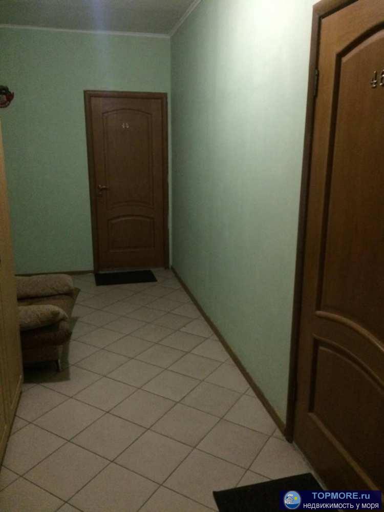Лот № 108472. Продается просторная, 3-комнатная квартира на 4 этаже в центре Лазаревского в 1 км. от моря. Площадь -... - 1