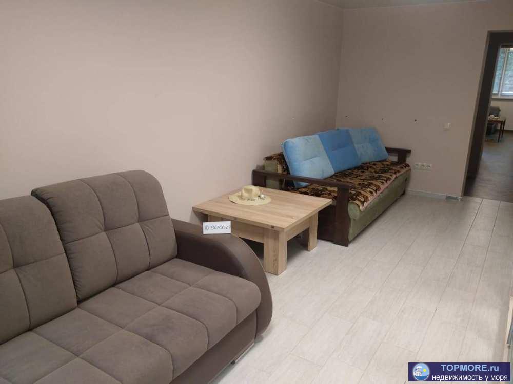 Панельный дом со свежим ремонтом.В шаговой доступности школа,садик,поликлиника.