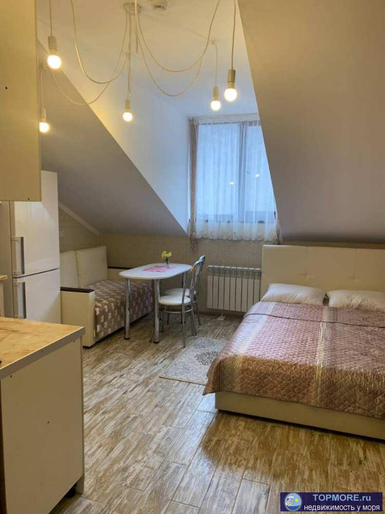 Светлая, теплая студия, 25 кв.м, вдоль ул. Защитников Кавказа, пгт Красная Поляна. Рядом с домом продуктовый магазин,... - 1