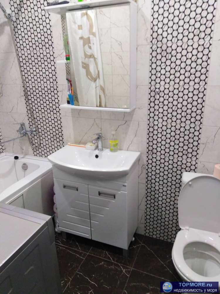 Продаю 1 квартиру на 1 этаже, район Новый Сочи, до моря 10-15 мин. С новым дизайнерским ремонтом, мебелью и...